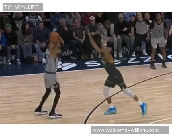 米奇谈文班遭戈贝尔垫脚经历直言疼痛但坚持完赛应无大碍